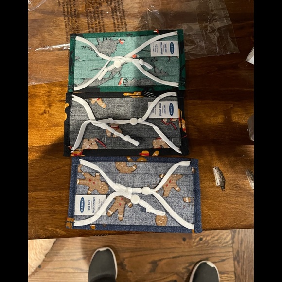 Old Navy Children’s holiday face masks - Picture 2 of 2